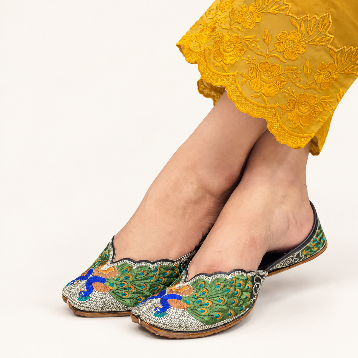 Morni Mehfil Jutti | Festive Punjabi Handcrafted Footwear